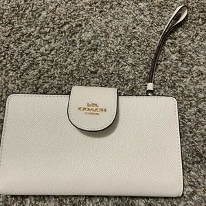 COACH WRISTLET WALLET! Excellent condition